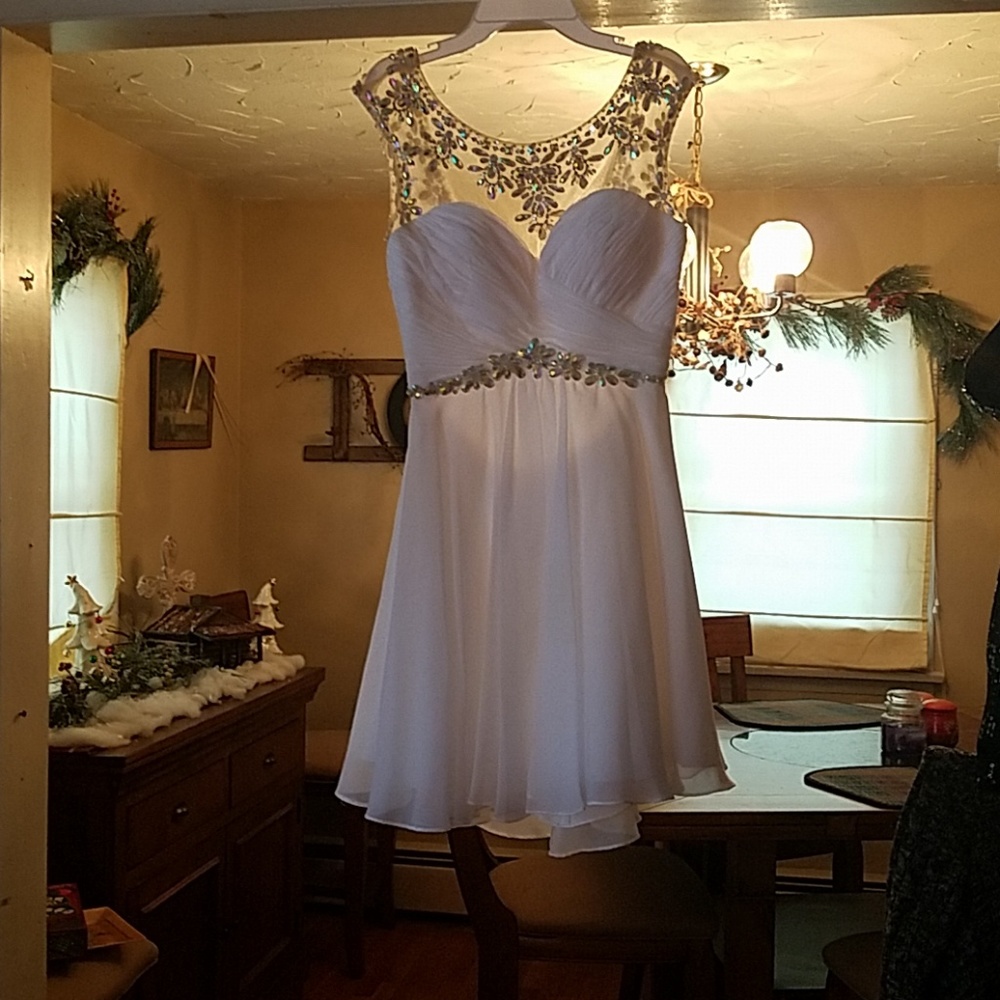 Short white dress